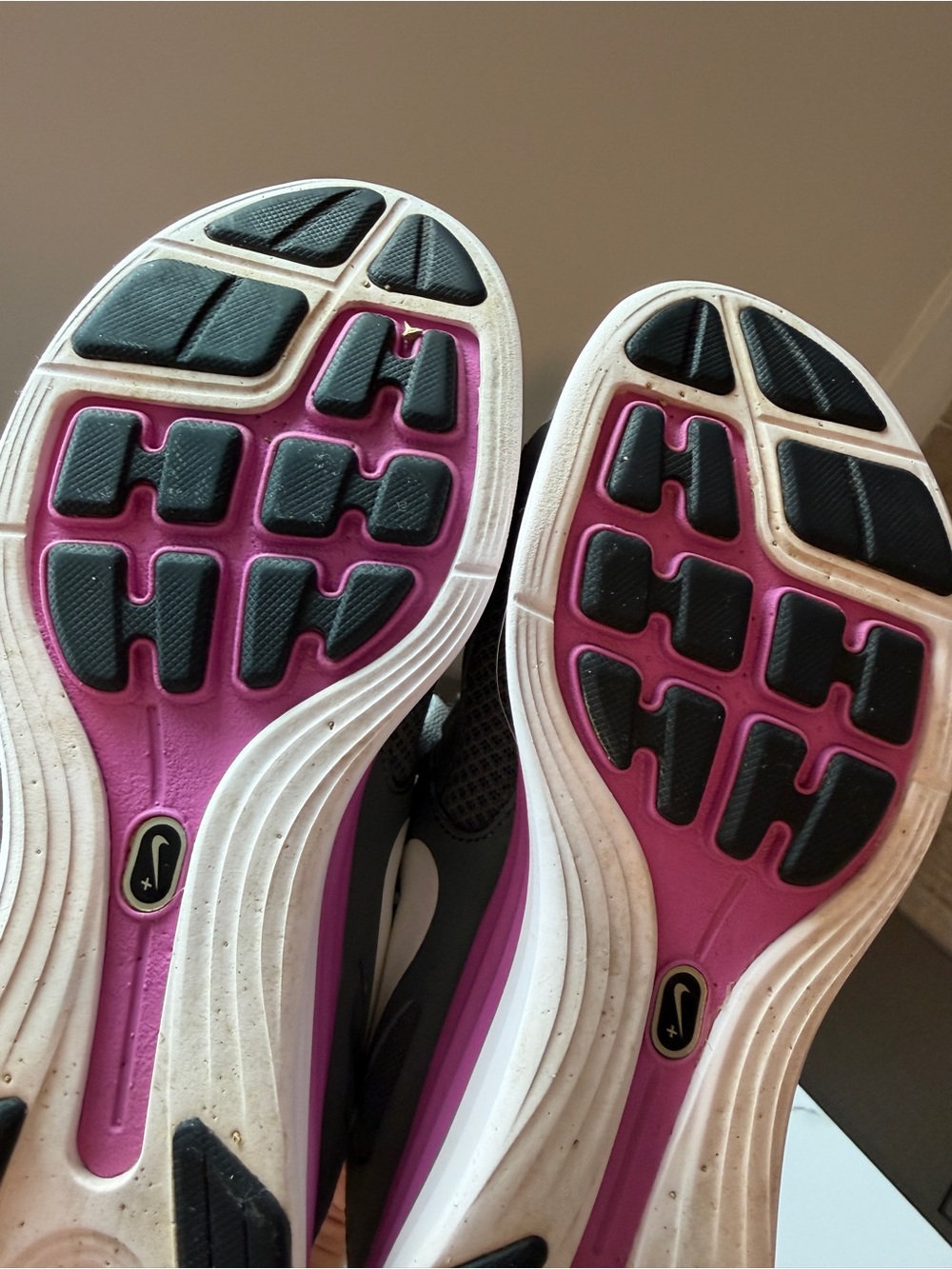 Nike Women’s Gray and Pink Athletic Running Shoes - Picture 6 of 7
